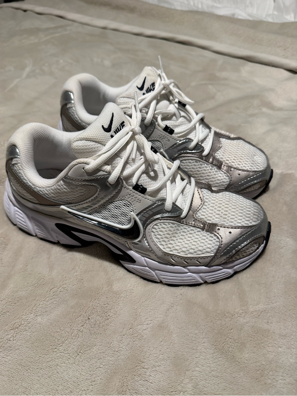 Nike White and Silver Women's Athletic Running Sneakers